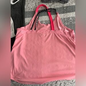 4- Under Armour & 1 Livi Tank